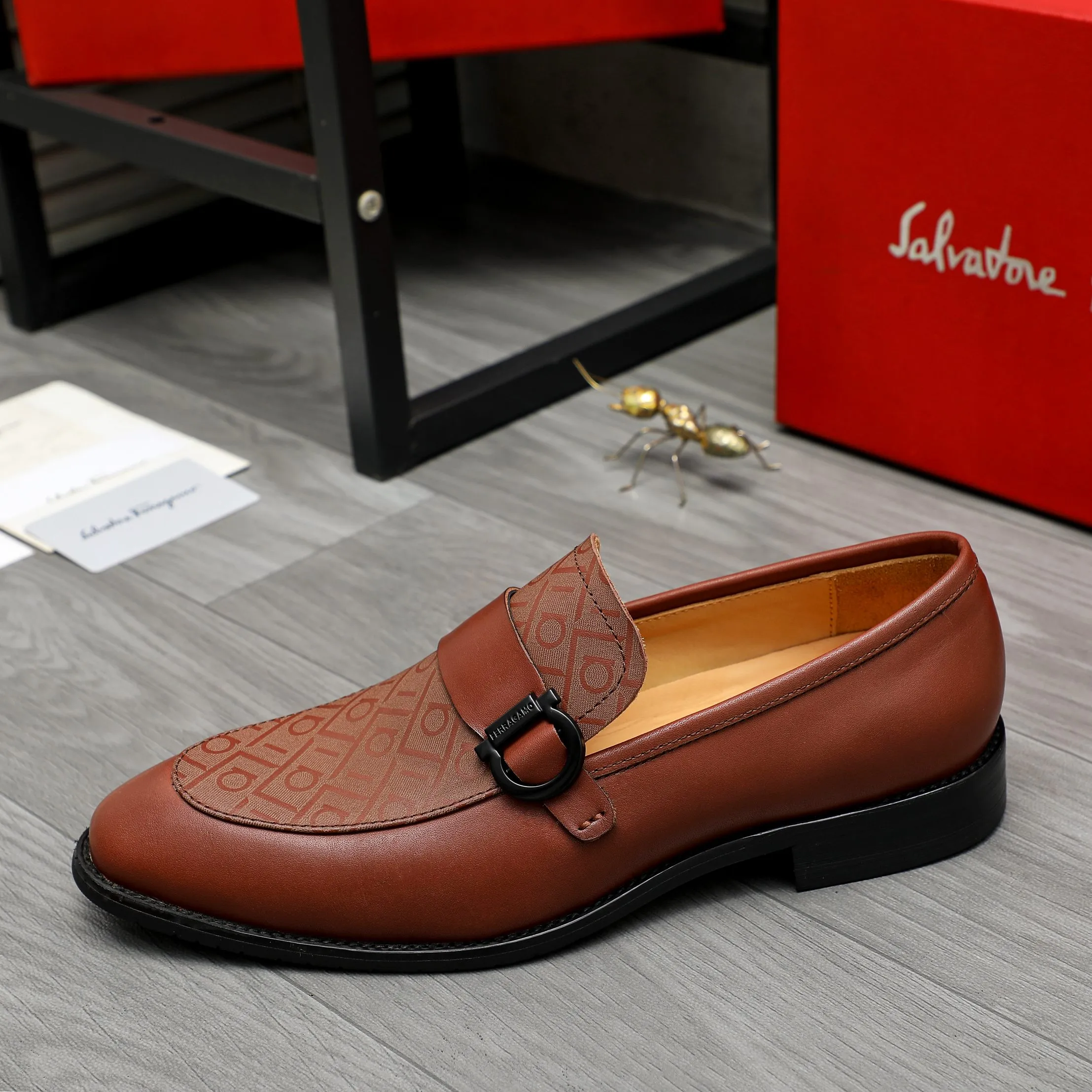 Men's men's shoes💰460 Product trademark: Ferragamo "Ferragamo" business slip-on leather shoes Regular size: 39-44 Product materials: Selected high-quality cowhide upper, cowhide lining, original outsole